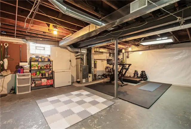 2825 Anderson Dr gallery image 27