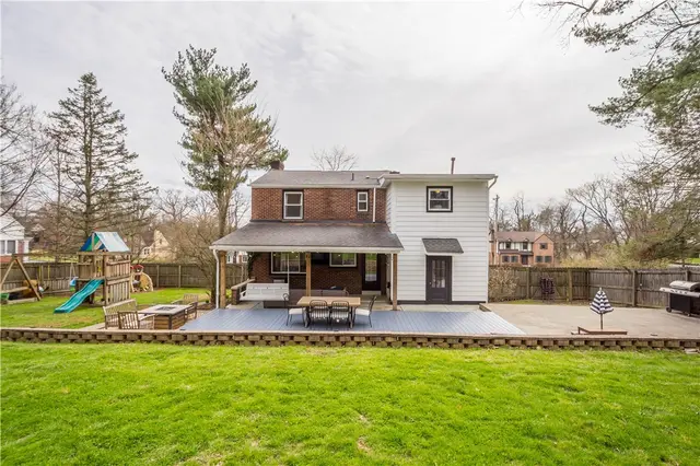 2825 Anderson Dr gallery image 28