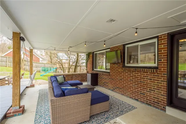 2825 Anderson Dr gallery image 29
