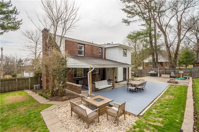 2825 Anderson Dr gallery image 32
