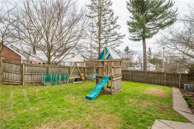 2825 Anderson Dr gallery image 33