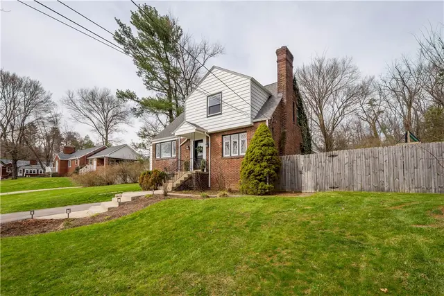 2825 Anderson Dr gallery image 35
