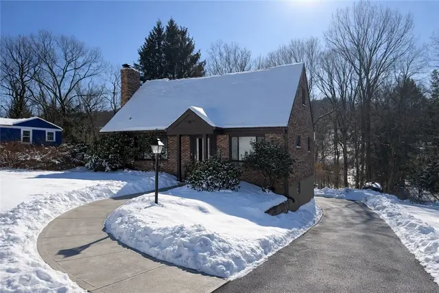 2847 Shamrock Dr gallery image 2