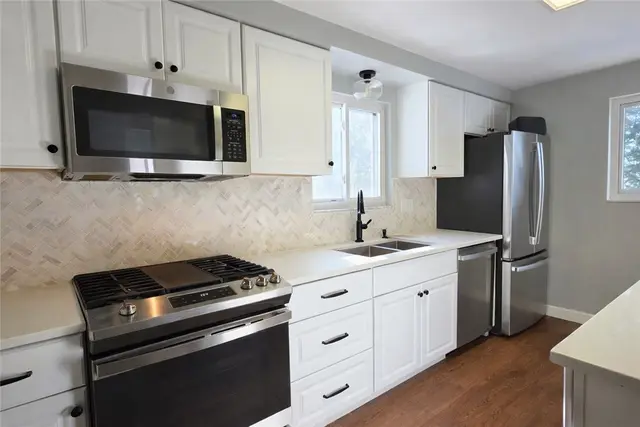 2847 Shamrock Dr gallery image 5