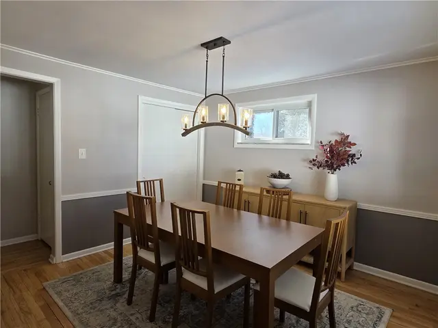 2847 Shamrock Dr gallery image 9