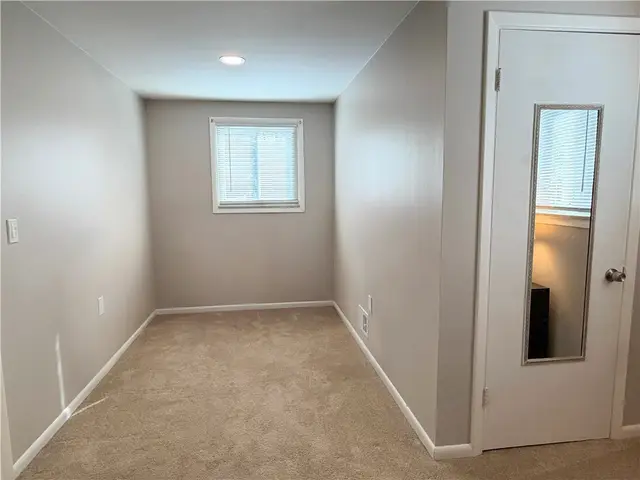 2847 Shamrock Dr gallery image 16