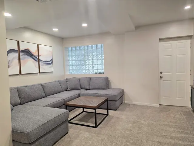 2847 Shamrock Dr gallery image 17