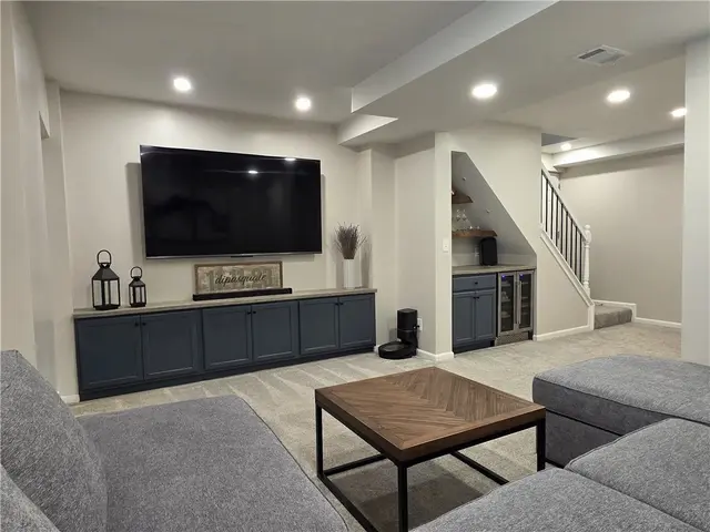 2847 Shamrock Dr gallery image 18