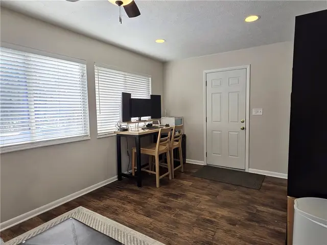 2847 Shamrock Dr gallery image 21
