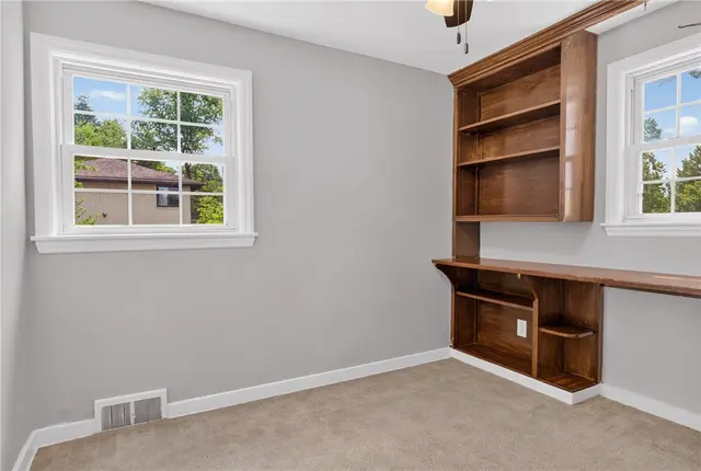 2848 Anderson Dr gallery image 4