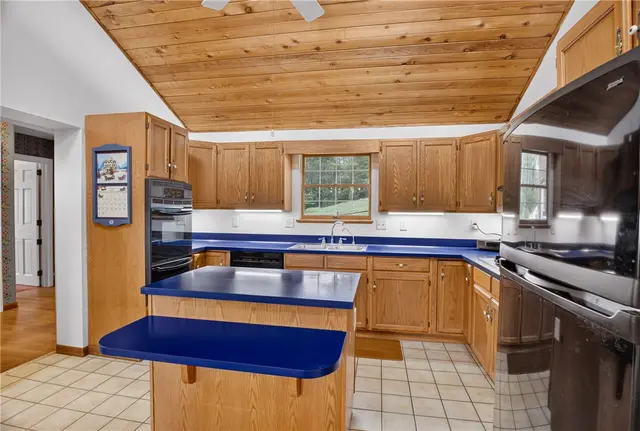 2848 Anderson Dr gallery image 7