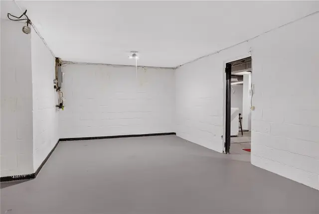 2848 Anderson Dr gallery image 9