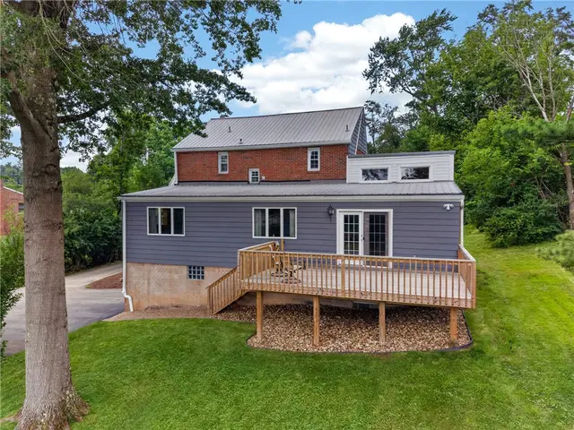 2848 Anderson Dr gallery image 29