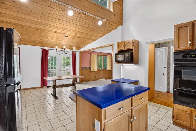 2848 Anderson Dr gallery image 37