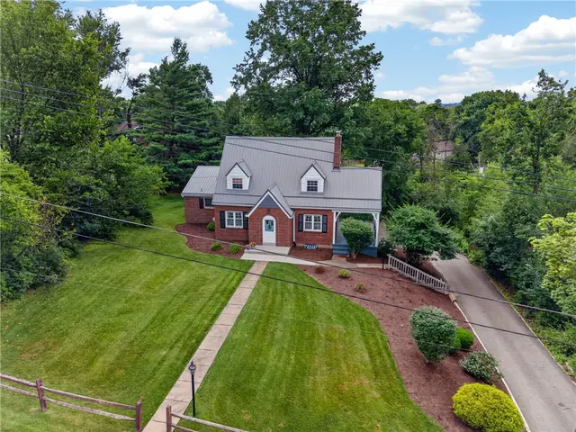 2848 Anderson Dr gallery image 38