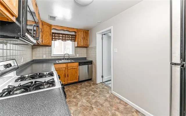 2851 Bella Vista Dr gallery image 6
