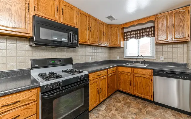 2851 Bella Vista Dr gallery image 8