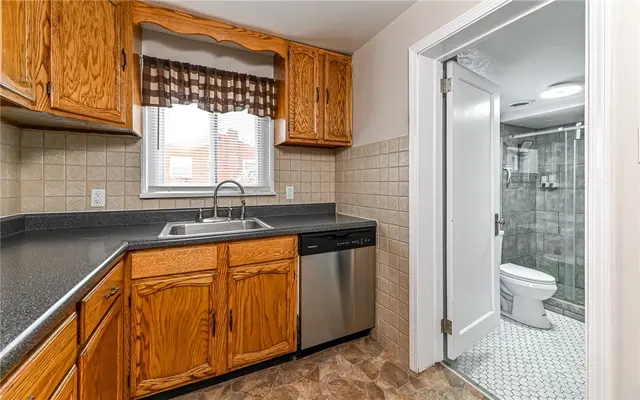 2851 Bella Vista Dr gallery image 16