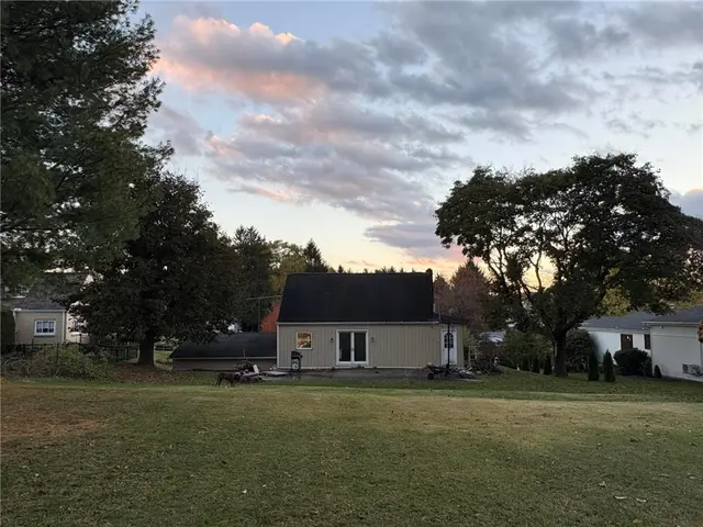 2859 Grandview Dr gallery image 12