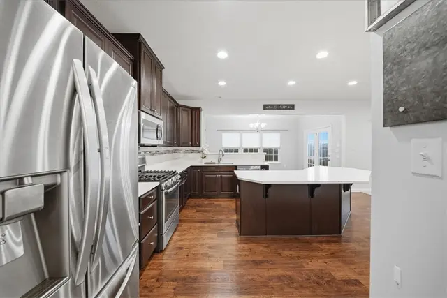 286 Buckingham Dr gallery image 3