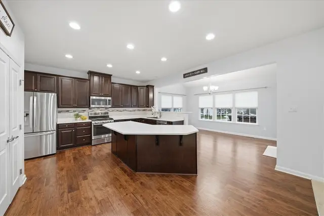 286 Buckingham Dr gallery image 5