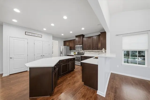 286 Buckingham Dr gallery image 6