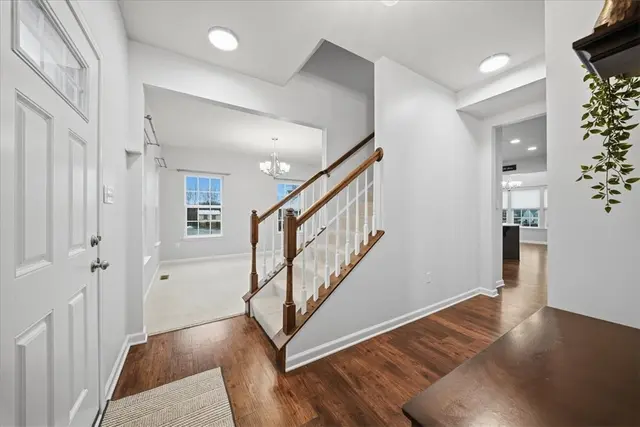 286 Buckingham Dr gallery image 8