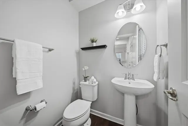286 Buckingham Dr gallery image 9