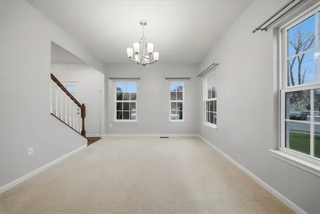 286 Buckingham Dr gallery image 11