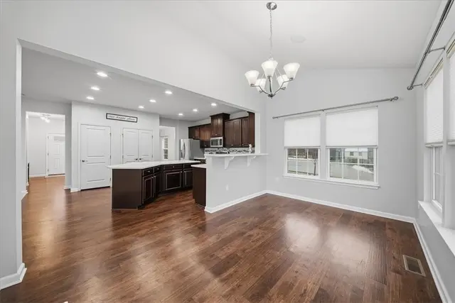 286 Buckingham Dr gallery image 12