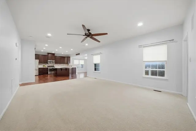 286 Buckingham Dr gallery image 15