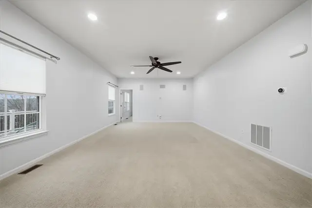 286 Buckingham Dr gallery image 16