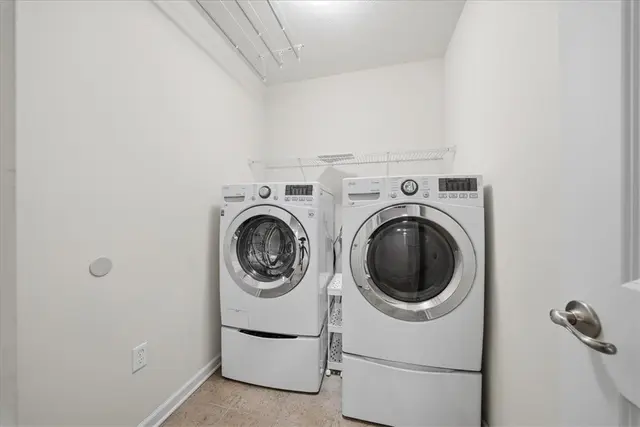 286 Buckingham Dr gallery image 18
