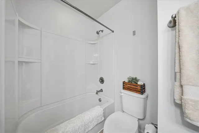 286 Buckingham Dr gallery image 20