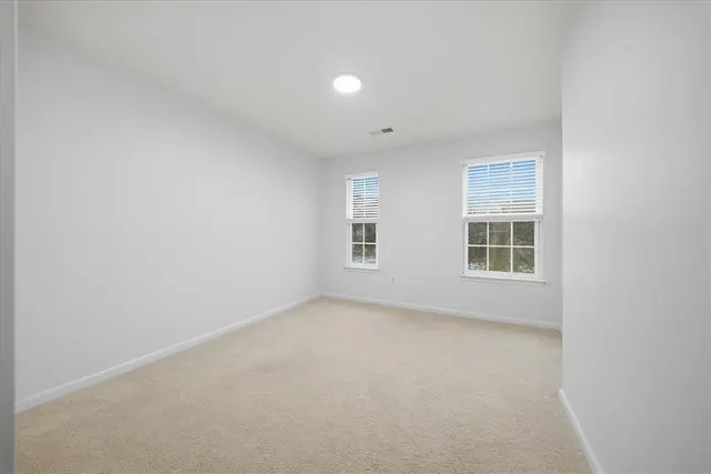 286 Buckingham Dr gallery image 21
