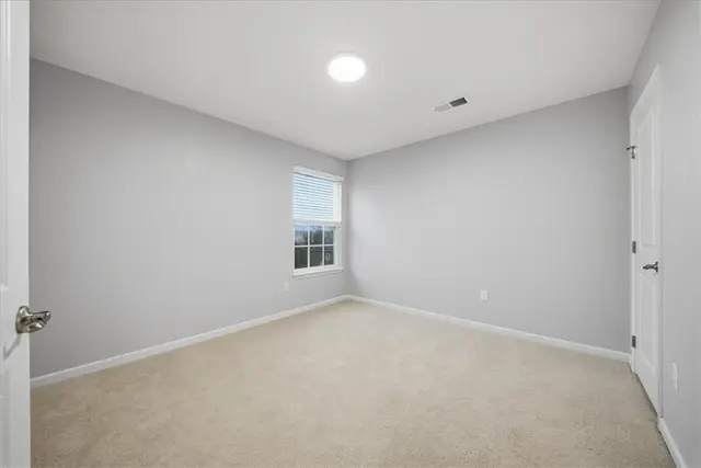 286 Buckingham Dr gallery image 22