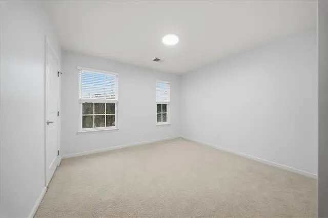 286 Buckingham Dr gallery image 23