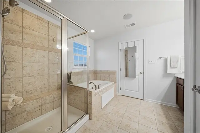 286 Buckingham Dr gallery image 25