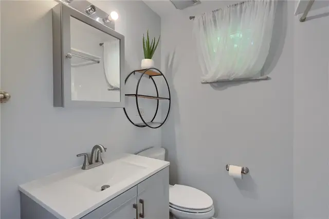 286 Dobson Rd gallery image 9