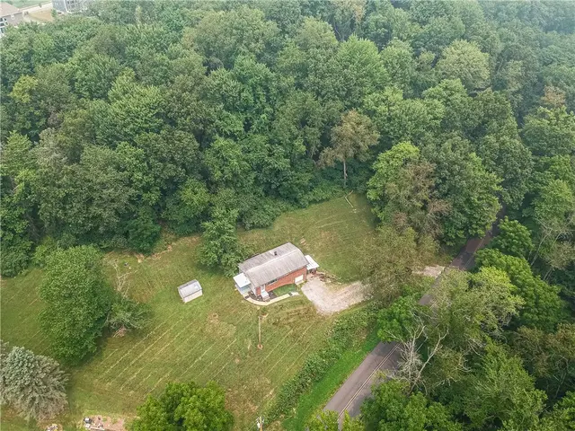 286 Dobson Rd gallery image 17