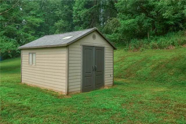 286 Dobson Rd gallery image 18