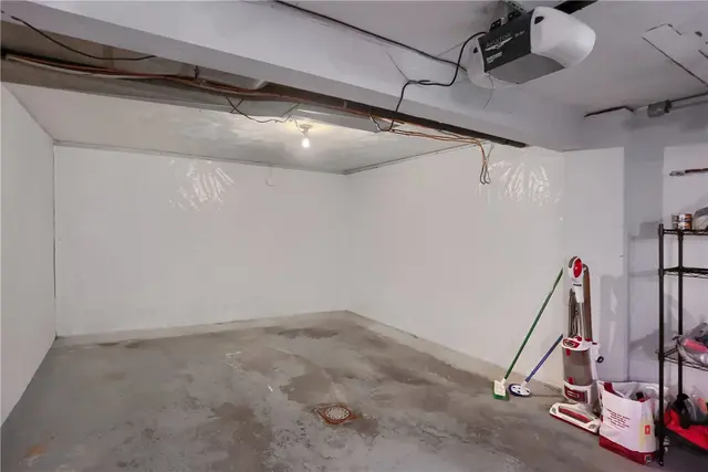 286 Dobson Rd gallery image 32