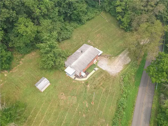 286 Dobson Rd gallery image 37