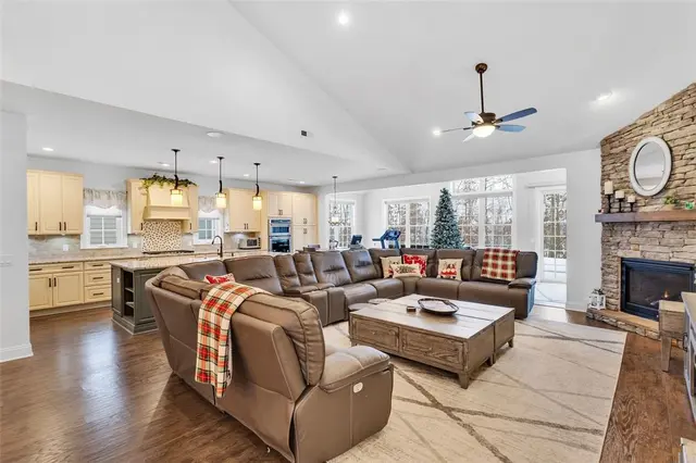 288 Jefferson Ln gallery image 13