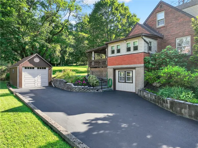 2895 GRANDVIEW DR gallery image 13