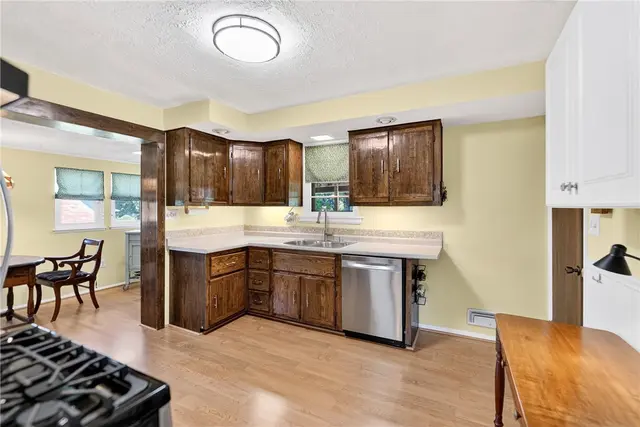2895 GRANDVIEW DR gallery image 17