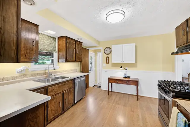 2895 GRANDVIEW DR gallery image 29
