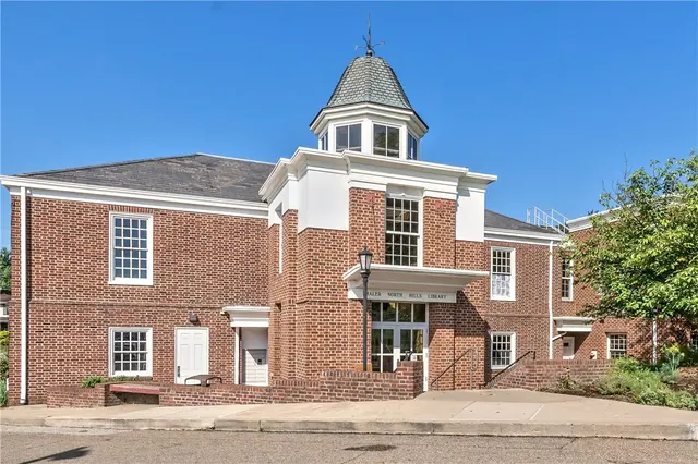 2903 Claridge Drive gallery image 2
