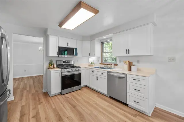 2903 Claridge Drive gallery image 3