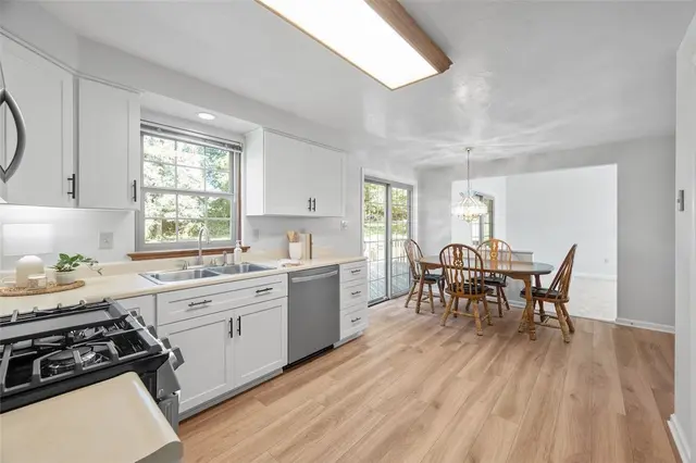 2903 Claridge Drive gallery image 9